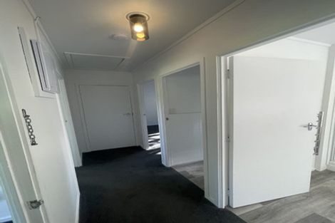 Photo of property in 2/43 Seaton Road, Murrays Bay, Auckland, 0630