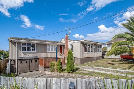Photo of property in 7 Kaweka Street, New Lynn, Auckland, 0600