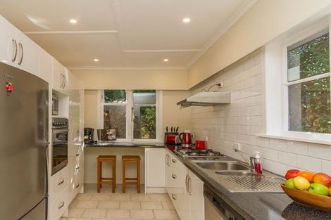 Photo of property in 2 Curtis Street, Northland, Wellington, 6012