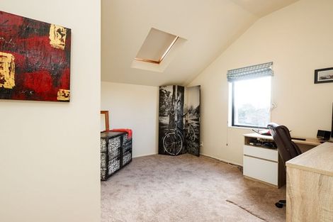 Photo of property in 92 Pacific Drive, Fitzherbert, Palmerston North, 4410