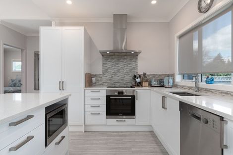 Photo of property in 8 Mahupuku Street, Greytown, 5712