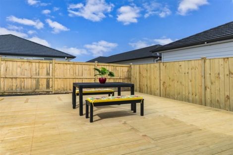 Photo of property in 60 Schoolside Road, Kumeu, 0810