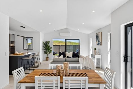 Photo of property in 14 Annie Aranui Drive, Poraiti, 4182