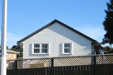 Photo of property in 2/42 Swaffield Road, Papatoetoe, Auckland, 2025