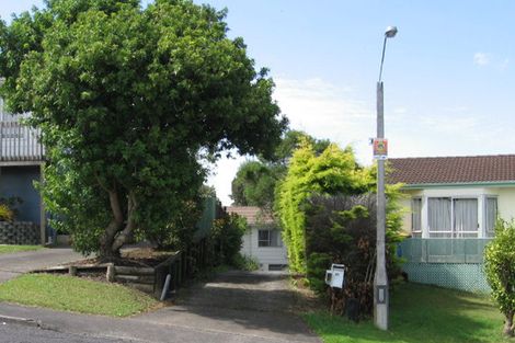 Photo of property in 27 Cedar Heights Avenue, Massey, Auckland, 0614