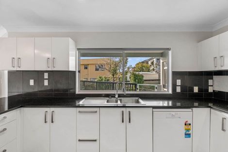 Photo of property in 18 Belleaire Court, West Harbour, Auckland, 0618