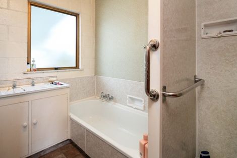 Photo of property in 22 Vickerman Street, Grovetown, Blenheim, 7202