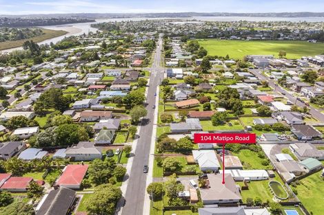 Photo of property in 104 Matipo Road, Te Atatu Peninsula, Auckland, 0610