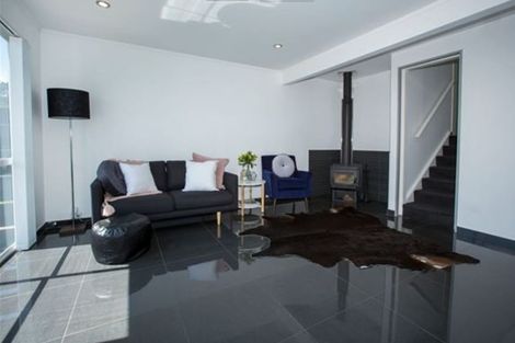 Photo of property in 12a Kingsbridge Place, Newlands, Wellington, 6037