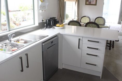 Photo of property in 2/15 Manuka Road, Bayview, Auckland, 0629