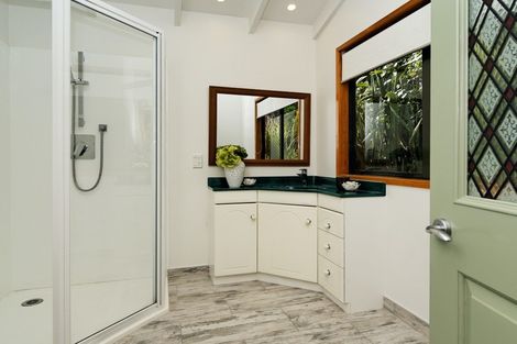 Photo of property in 26 Piha Road, Piha, 0772