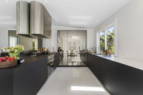 Photo of property in 34 Sentinel Road, Herne Bay, Auckland, 1011