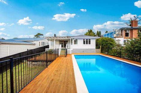 Photo of property in 40 Pupuke Road, Hillcrest, Auckland, 0627