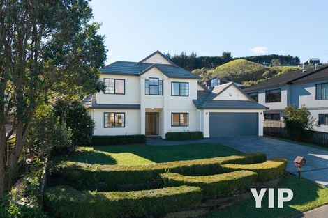 Photo of property in 13 Kilkelly Close, Tawa, Wellington, 5028