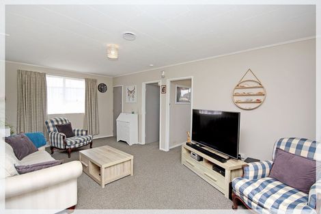 Photo of property in 14 Punga Street, Tangimoana, 4822