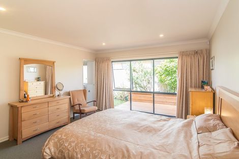 Photo of property in 31 Holcombe Drive, Paraparaumu, 5032