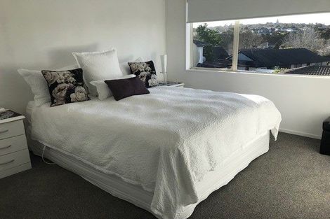 Photo of property in 2/270 Cascades Road, Botany Downs, Auckland, 2010
