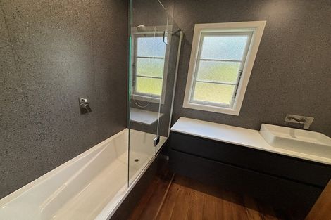 Photo of property in 20 Karaka Street, Merrilands, New Plymouth, 4312