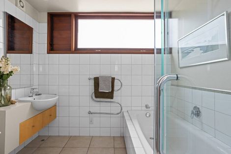 Photo of property in 1a Gillean Street, Havelock North, 4130