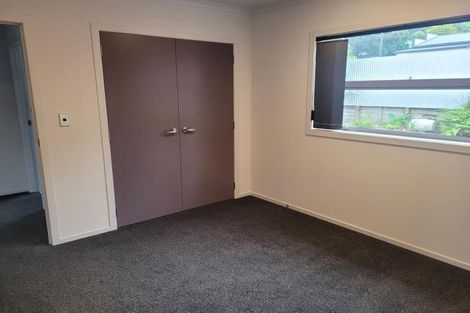 Photo of property in 32 Pioneer Road, Moturoa, New Plymouth, 4310