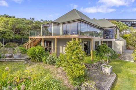 Photo of property in 20 Inverness Lane, Redcliffs, Christchurch, 8081