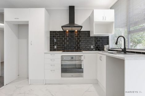 Photo of property in 37 Beaubank Road, Kelston, Auckland, 0602