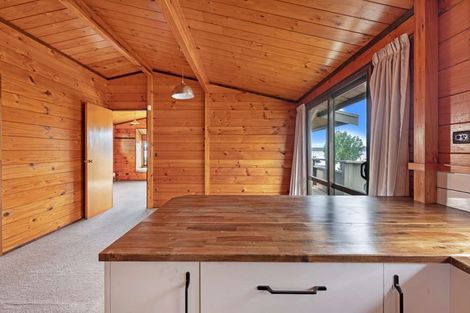 Photo of property in 6 Aries Place, Kawaha Point, Rotorua, 3010