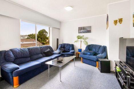 Photo of property in 1/15 Lancelot Place, Glenfield, Auckland, 0629