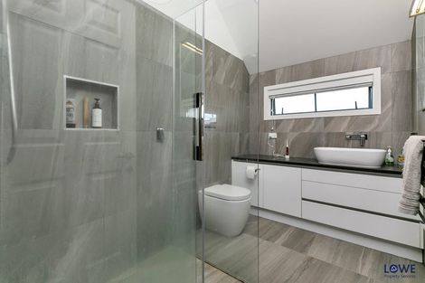 Photo of property in 480a Beach Road, Murrays Bay, Auckland, 0630