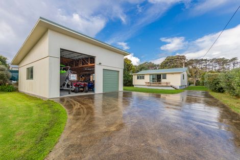 Photo of property in 19 Birds Beach Road, Tapora, 0977