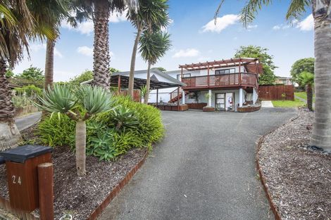 Photo of property in 24 Pahi Place, West Harbour, Auckland, 0618