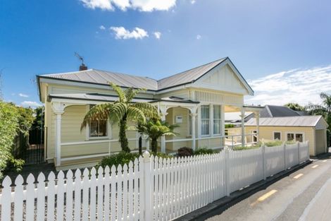 Photo of property in 31 Cameron Road, Bluff Hill, Napier, 4110