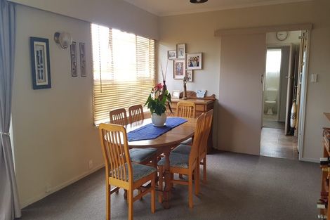 Photo of property in 38 Deverell Place, Northcross, Auckland, 0632