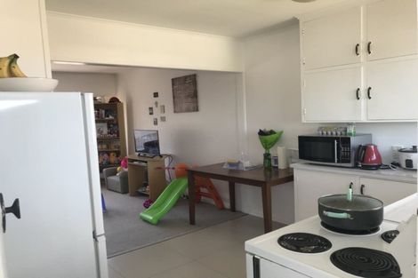 Photo of property in 3/178 Chivalry Road, Glenfield, Auckland, 0629