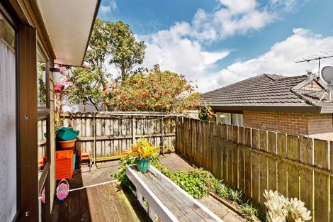 Photo of property in 1/31 Glucina Avenue, West Harbour, Auckland, 0618