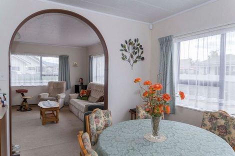 Photo of property in 44 Allardice Street, Dannevirke, 4930