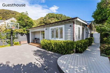 Photo of property in 15 Nikau Street, Eastbourne, Lower Hutt, 5013