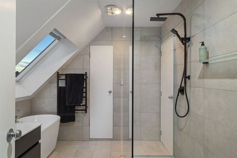 Photo of property in 2/10 Knights Road, Rothesay Bay, Auckland, 0630