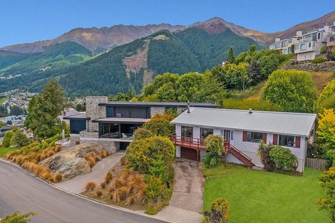 Photo of property in 12 Wakatipu Heights, Queenstown, 9300