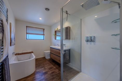 Photo of property in 10 Jack Young Place, Albert Town, Wanaka, 9305