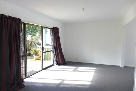 Photo of property in 25 Miriam Corban Heights, Henderson, Auckland, 0612
