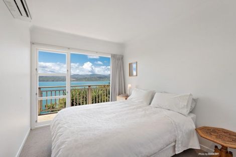 Photo of property in 4 Fortification Road, Karaka Bays, Wellington, 6022