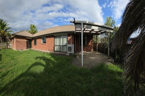 Photo of property in 14 Parkcrest Drive, Henderson, Auckland, 0612