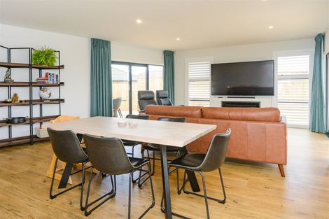 Photo of property in 18 Silkwood Place, Fitzherbert, Palmerston North, 4410