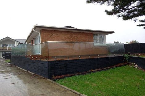 Photo of property in 31 Dawnhaven Drive, Te Atatu Peninsula, Auckland, 0610