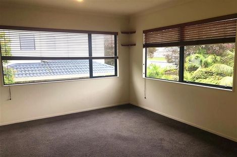 Photo of property in 17 Medallion Drive, Oteha, Auckland, 0632