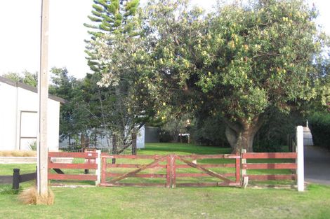 Photo of property in 106 Moore Place, Whangamata, 3620