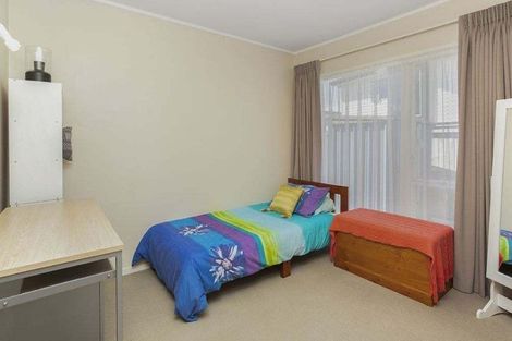 Photo of property in 2/5 Wanaka Place, Pakuranga Heights, Auckland, 2010