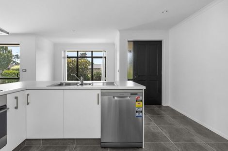 Photo of property in 30 Edgeview Crescent, Fitzroy, Hamilton, 3206