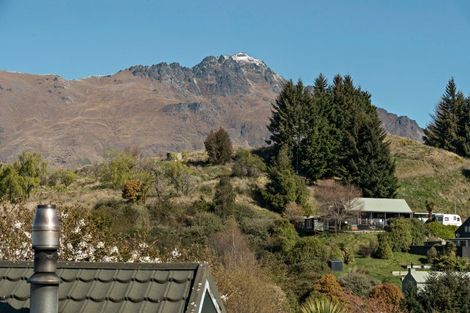 Photo of property in 14 Avalon Crescent, Fernhill, Queenstown, 9300